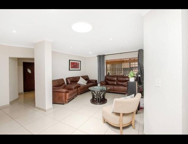 4 BEDROOM HOUSE FOR SALE IN RANGE VIEW